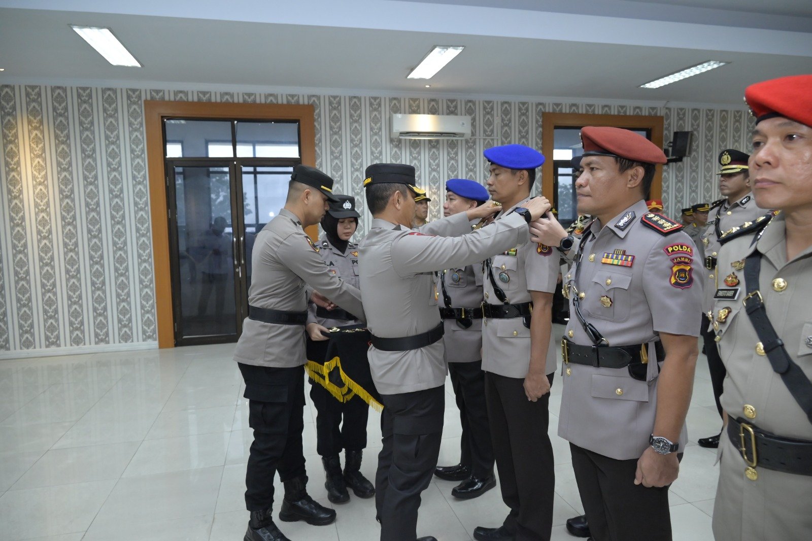 Kapolda Irjen Pol Rusdi Hartono Pimpin Upacara Serah Terima Jabatan Pejabat Perwira Menengah Kepolisian Jambi